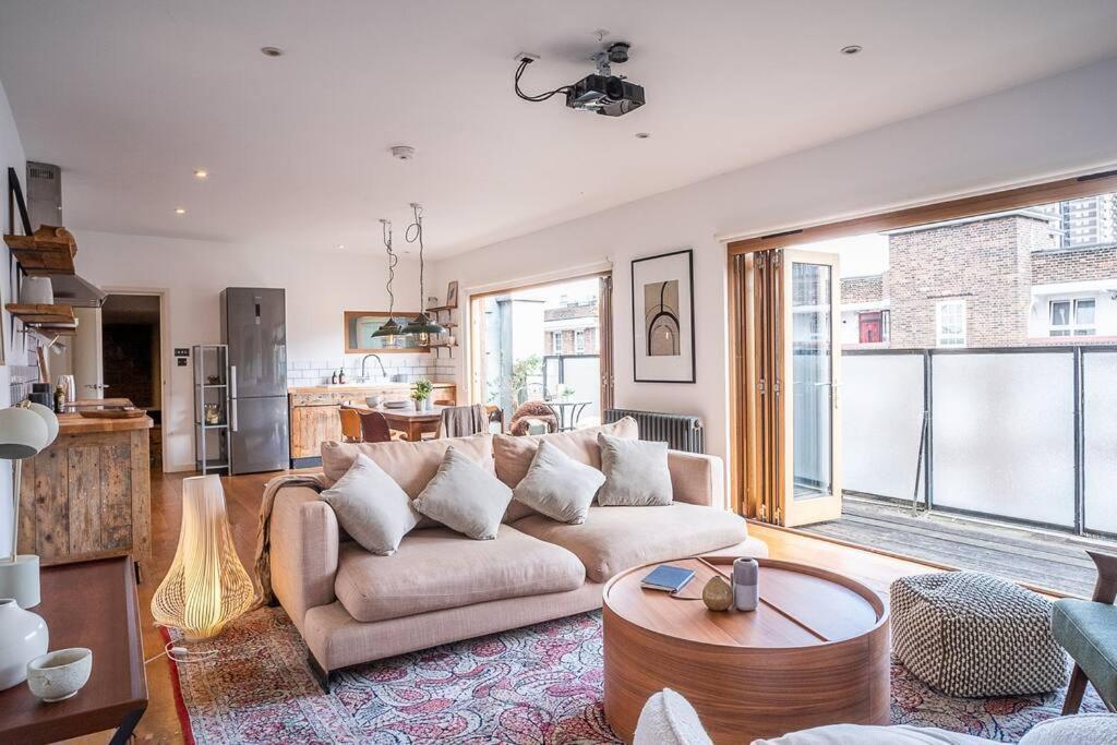 Appartamento Penthouse At The Old Tea Factory Londra Esterno foto