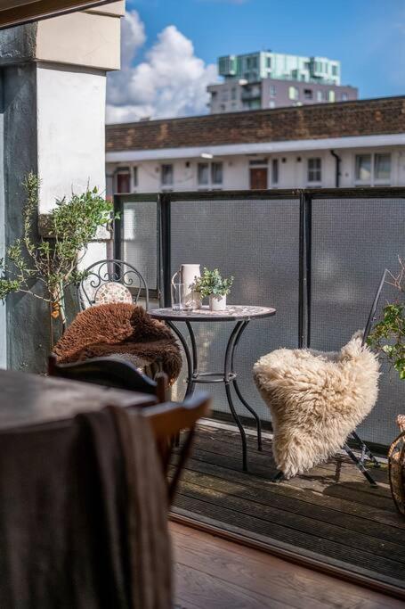 Appartamento Penthouse At The Old Tea Factory Londra Esterno foto