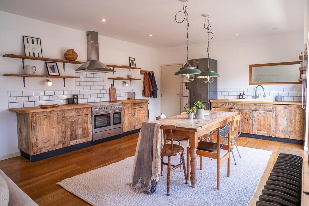 Appartamento Penthouse At The Old Tea Factory Londra Esterno foto