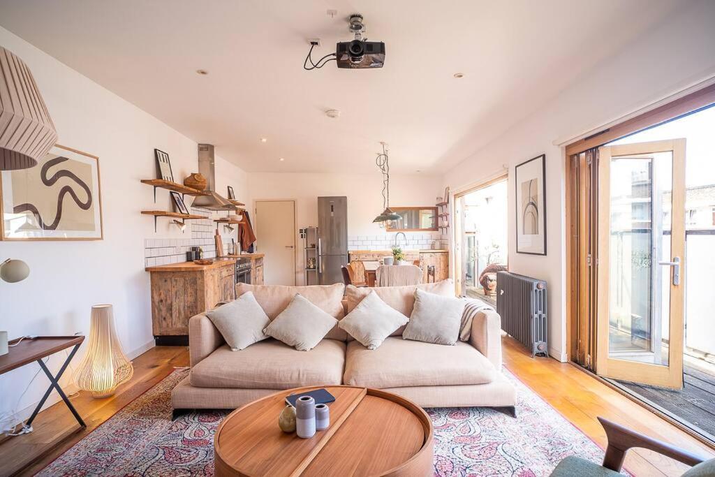 Appartamento Penthouse At The Old Tea Factory Londra Esterno foto
