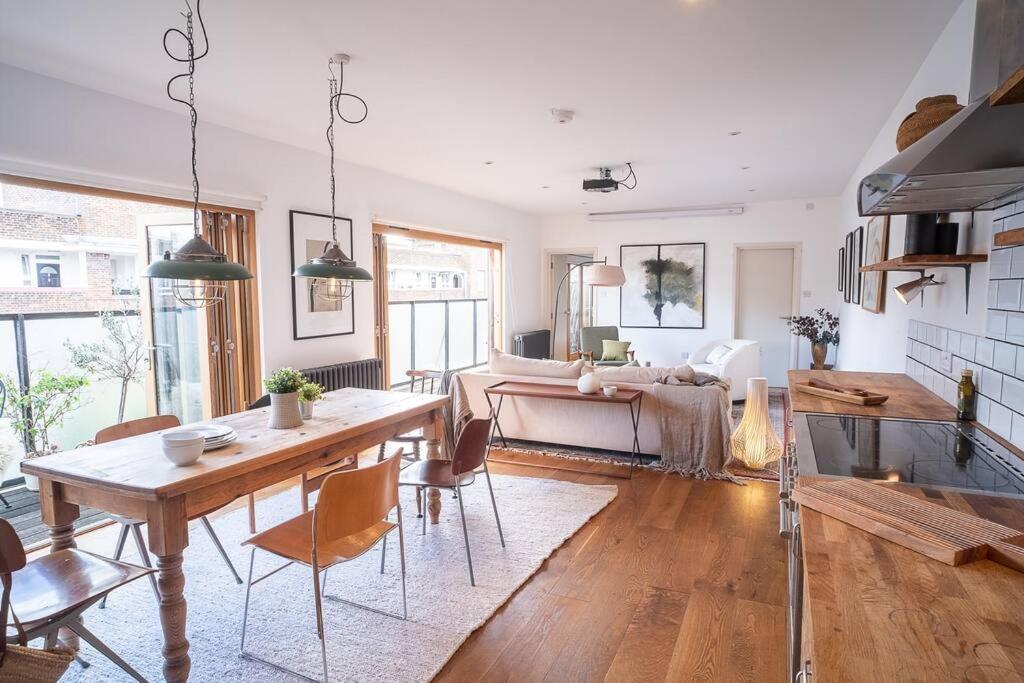 Appartamento Penthouse At The Old Tea Factory Londra Esterno foto