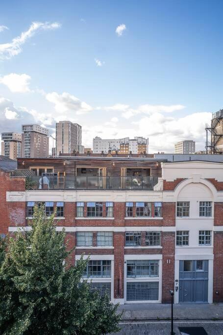 Appartamento Penthouse At The Old Tea Factory Londra Esterno foto