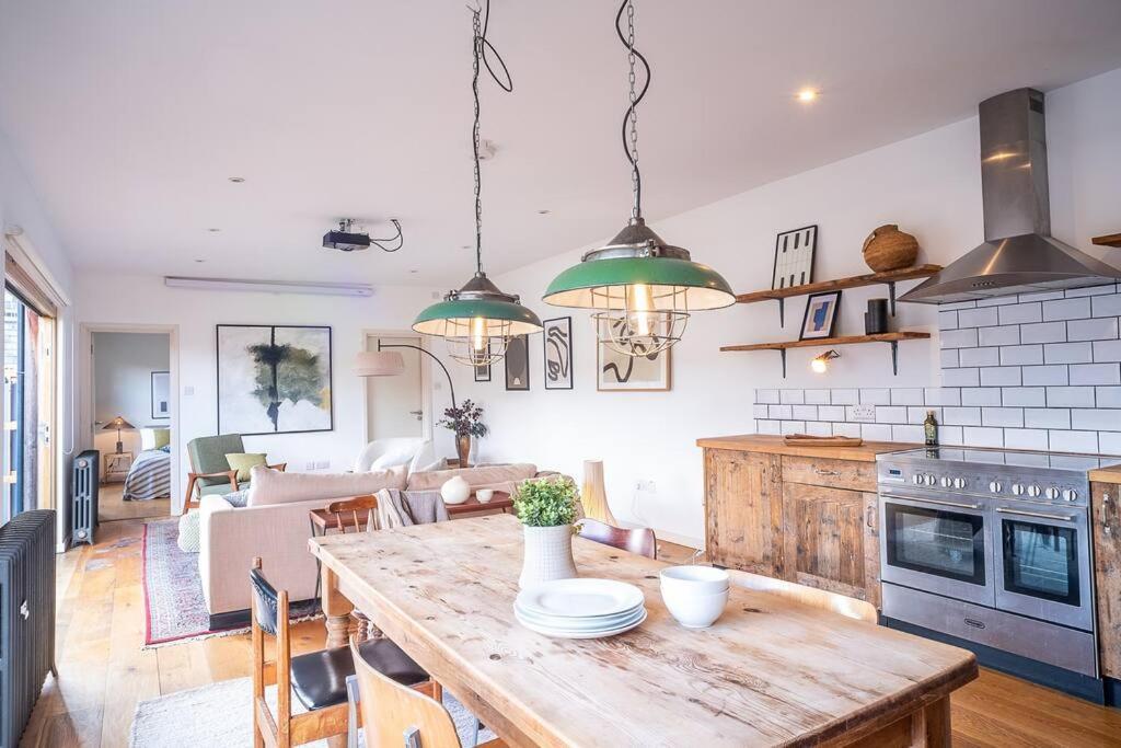 Appartamento Penthouse At The Old Tea Factory Londra Esterno foto